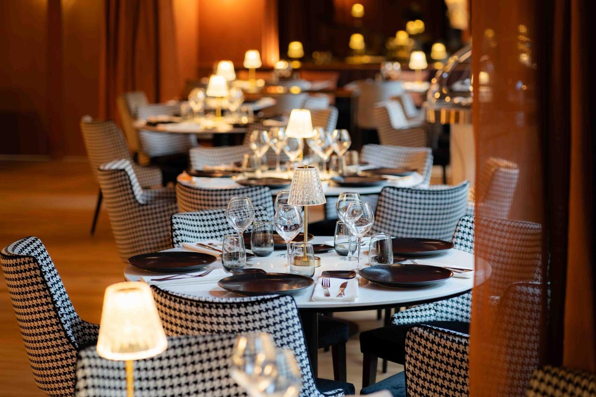 Hotel Et Restaurant Le Regina Le Puy-en-Velay Exteriör bild